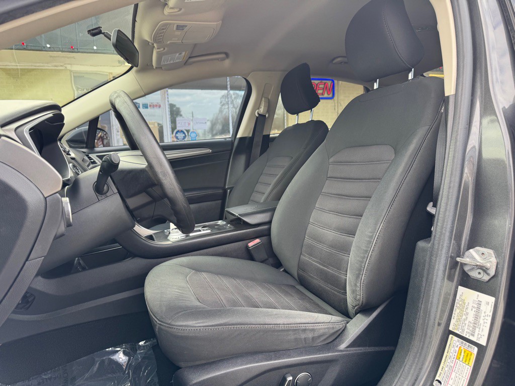 2017 Ford Fusion Image 12