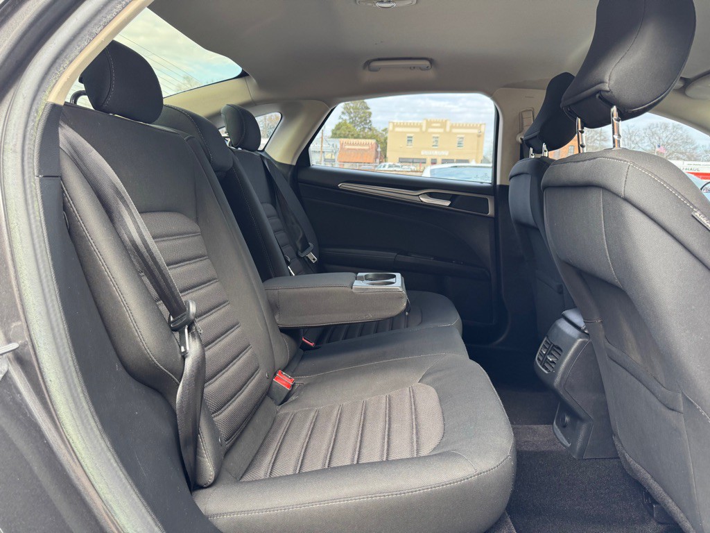 2017 Ford Fusion Image 17