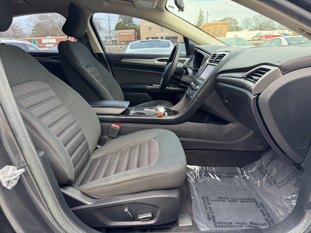 2017 Ford Fusion Image 19