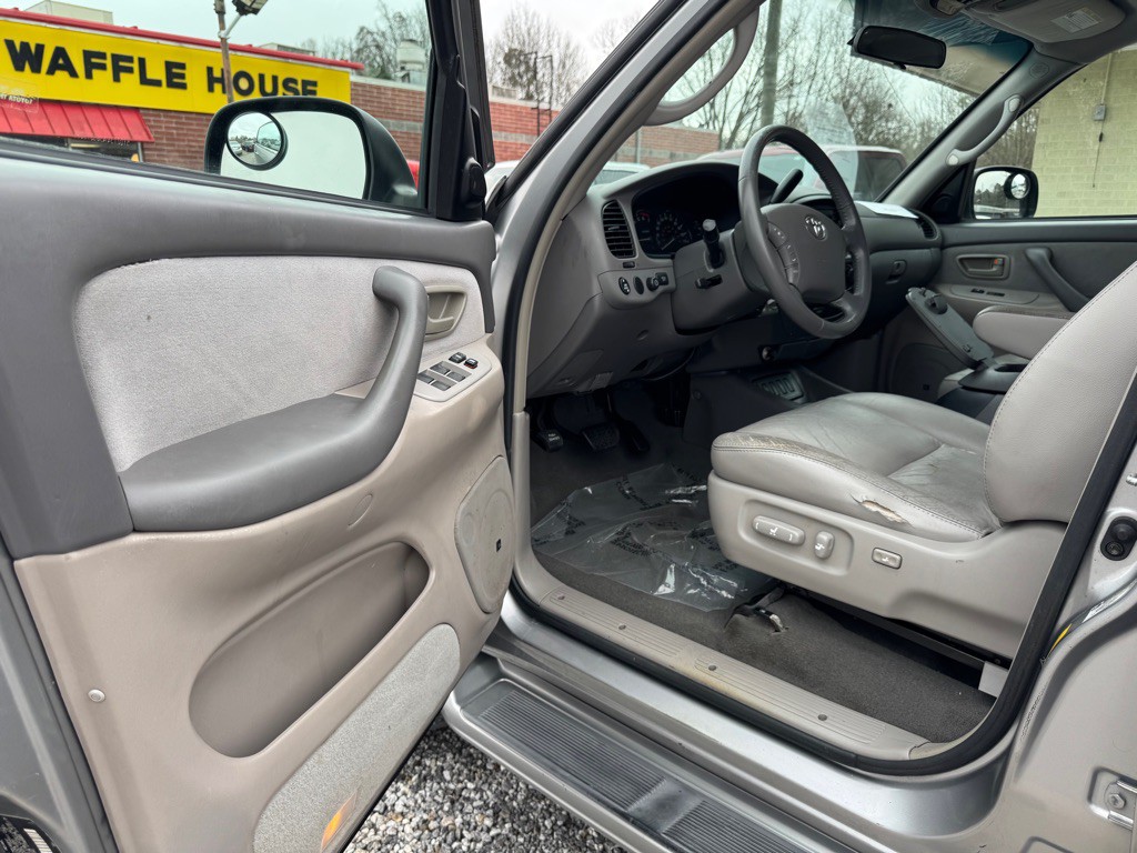 2006 Toyota Sequoia Image 10