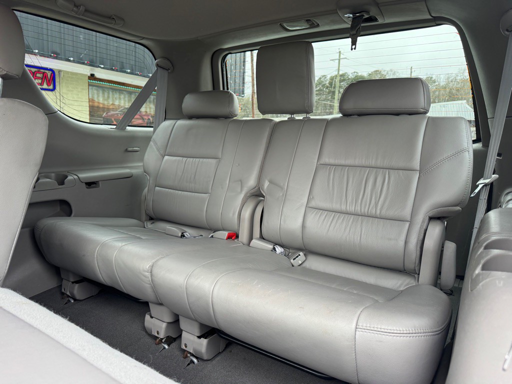 2006 Toyota Sequoia Image 16