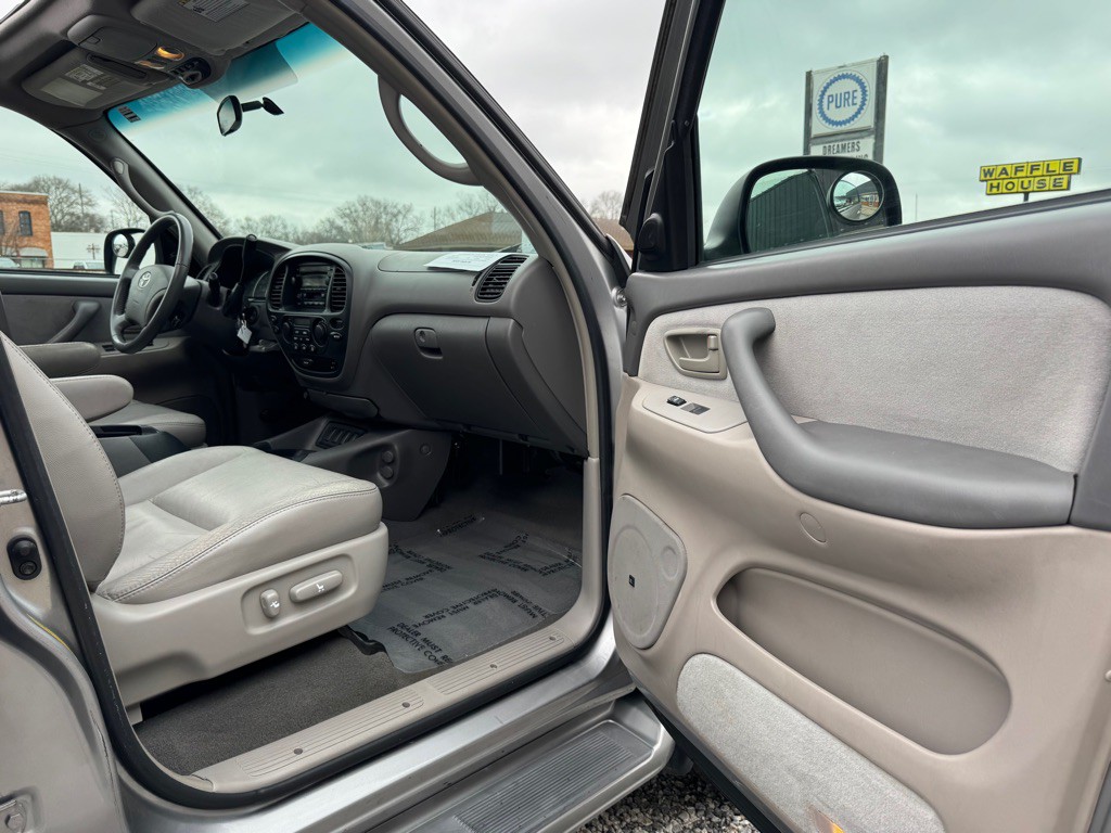 2006 Toyota Sequoia Image 21