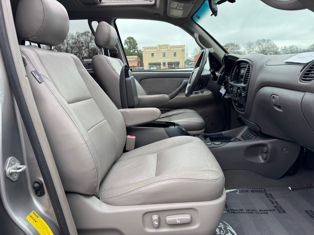 2006 Toyota Sequoia Image 22