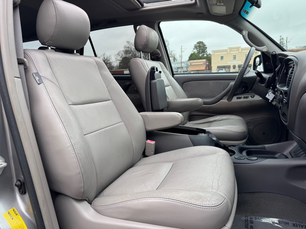 2006 Toyota Sequoia Image 23