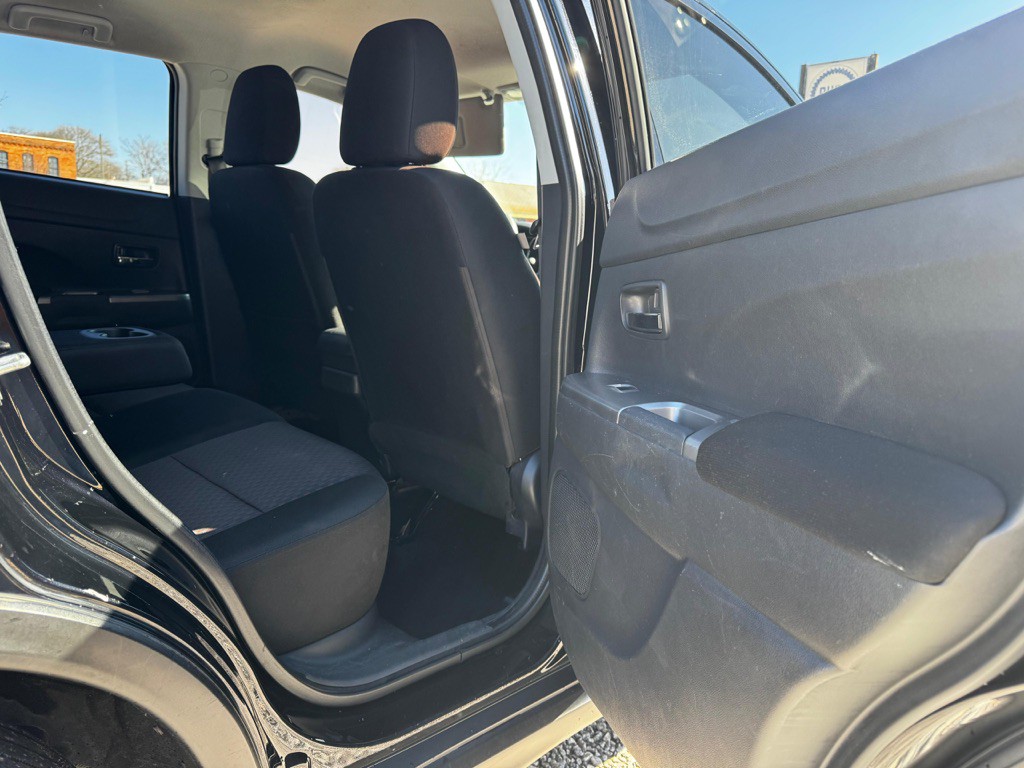 2019 Mitsubishi Outlander Image 16