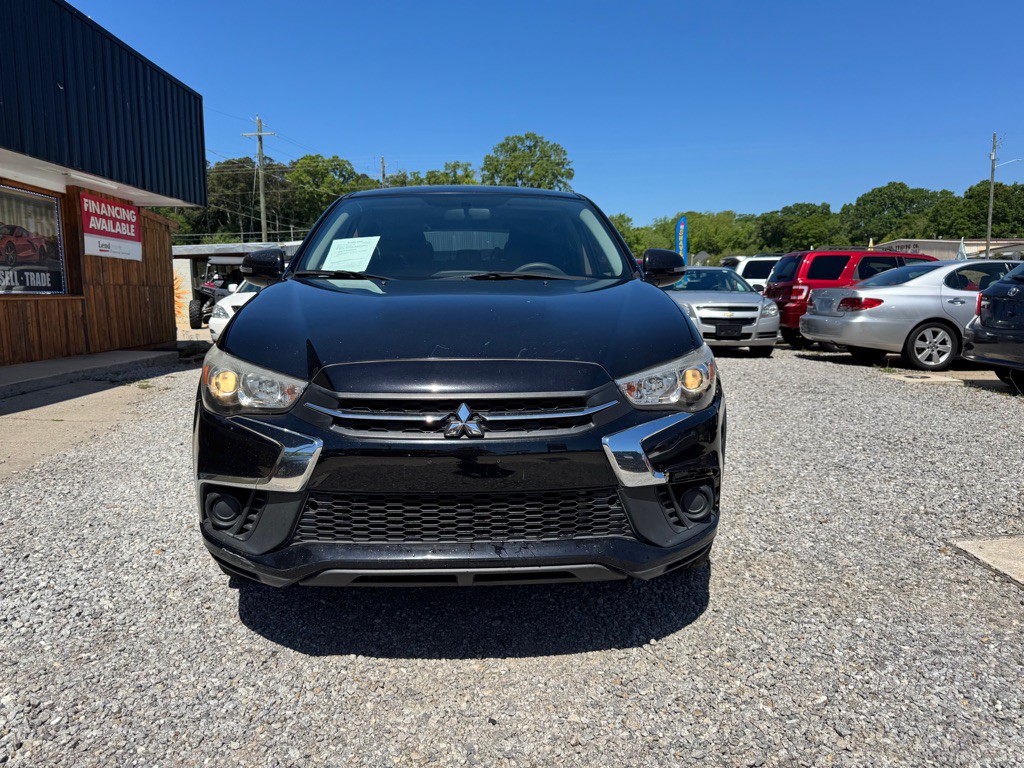 2019 Mitsubishi Outlander Image 2