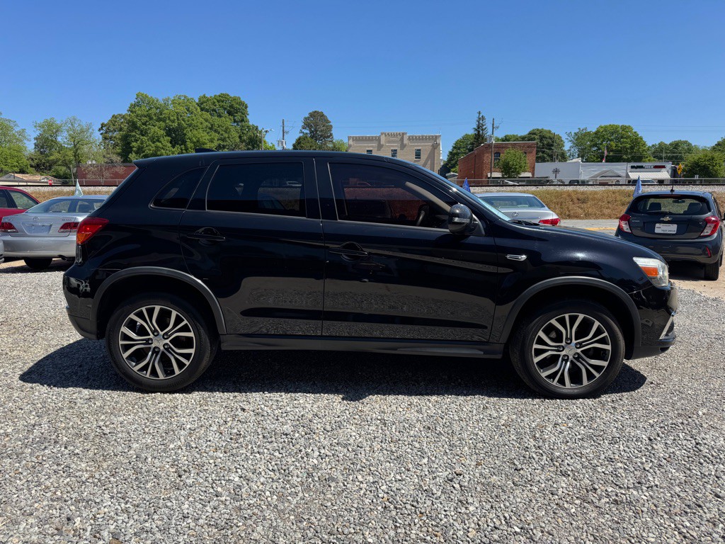 2019 Mitsubishi Outlander Image 4