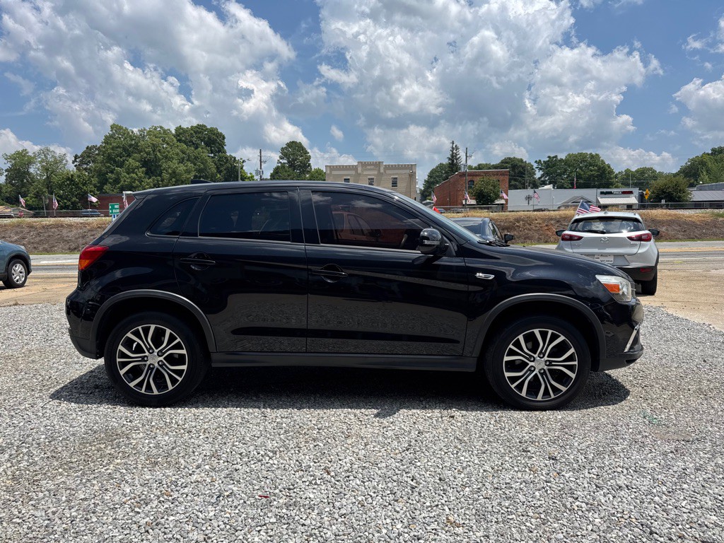 2019 Mitsubishi Outlander Image 4