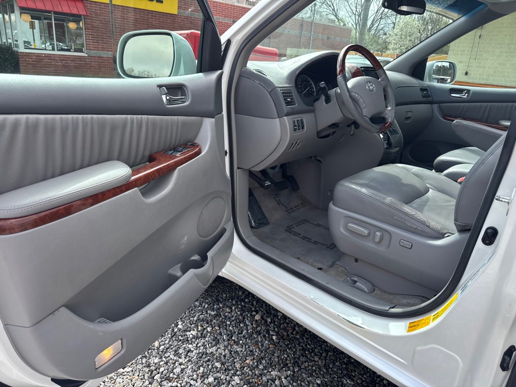 2005 Toyota Sienna Image 10