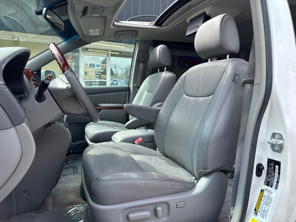 2005 Toyota Sienna Image 12