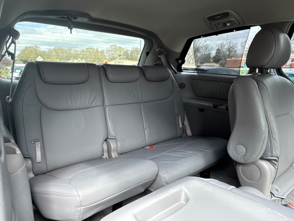 2005 Toyota Sienna Image 17