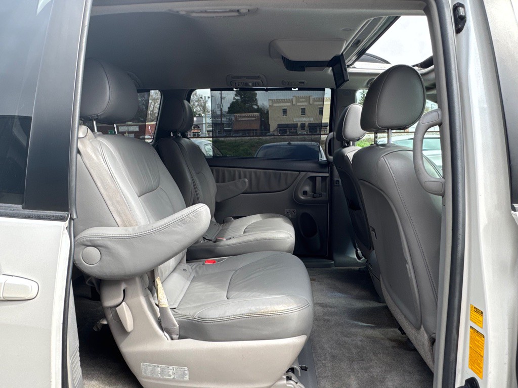 2005 Toyota Sienna Image 18