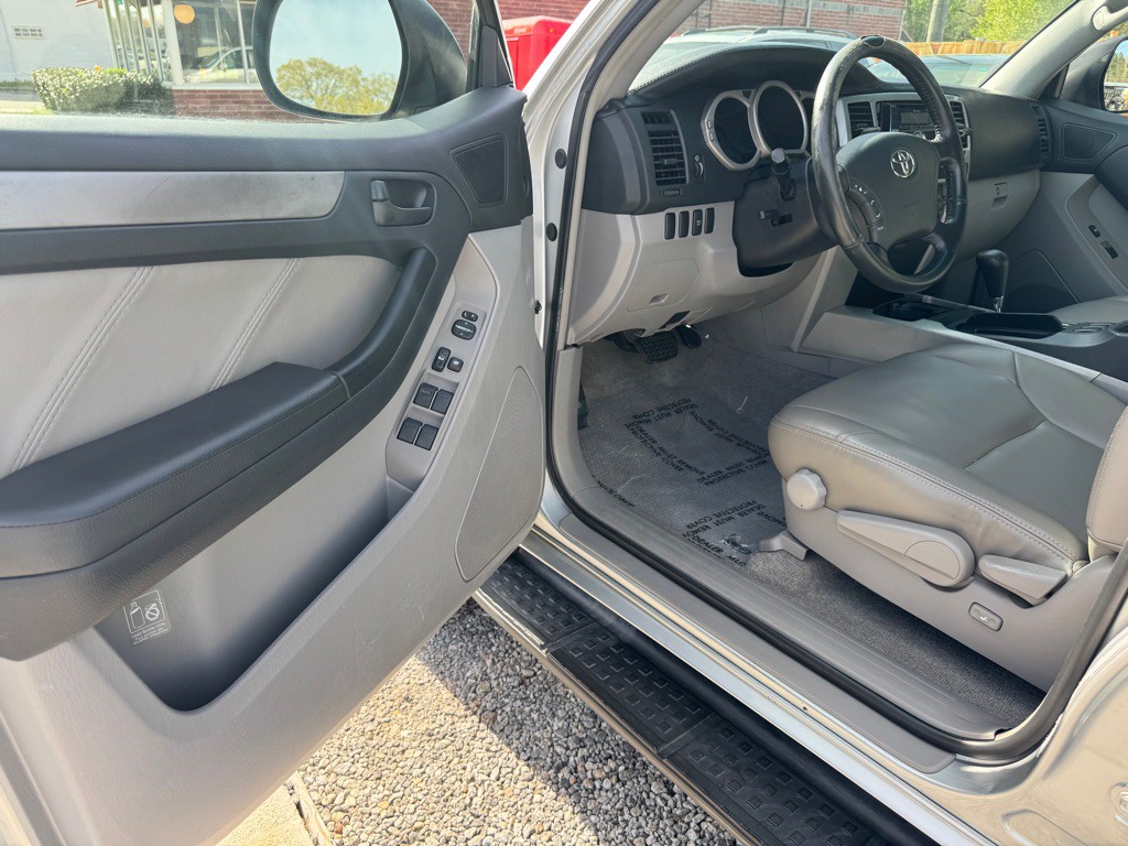 2004 Toyota 4Runner Image 10