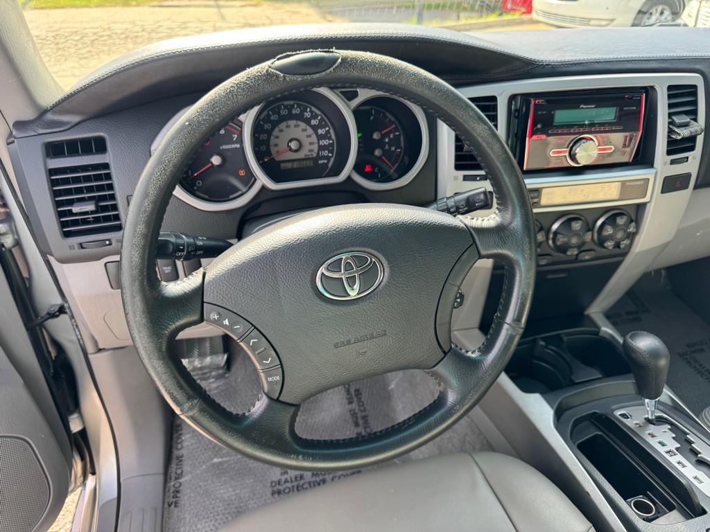 2004 Toyota 4Runner Image 23