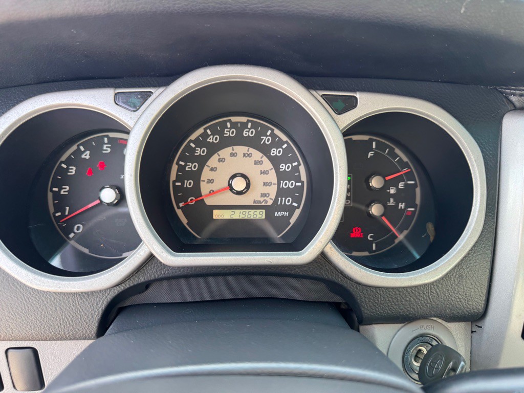 2004 Toyota 4Runner Image 24