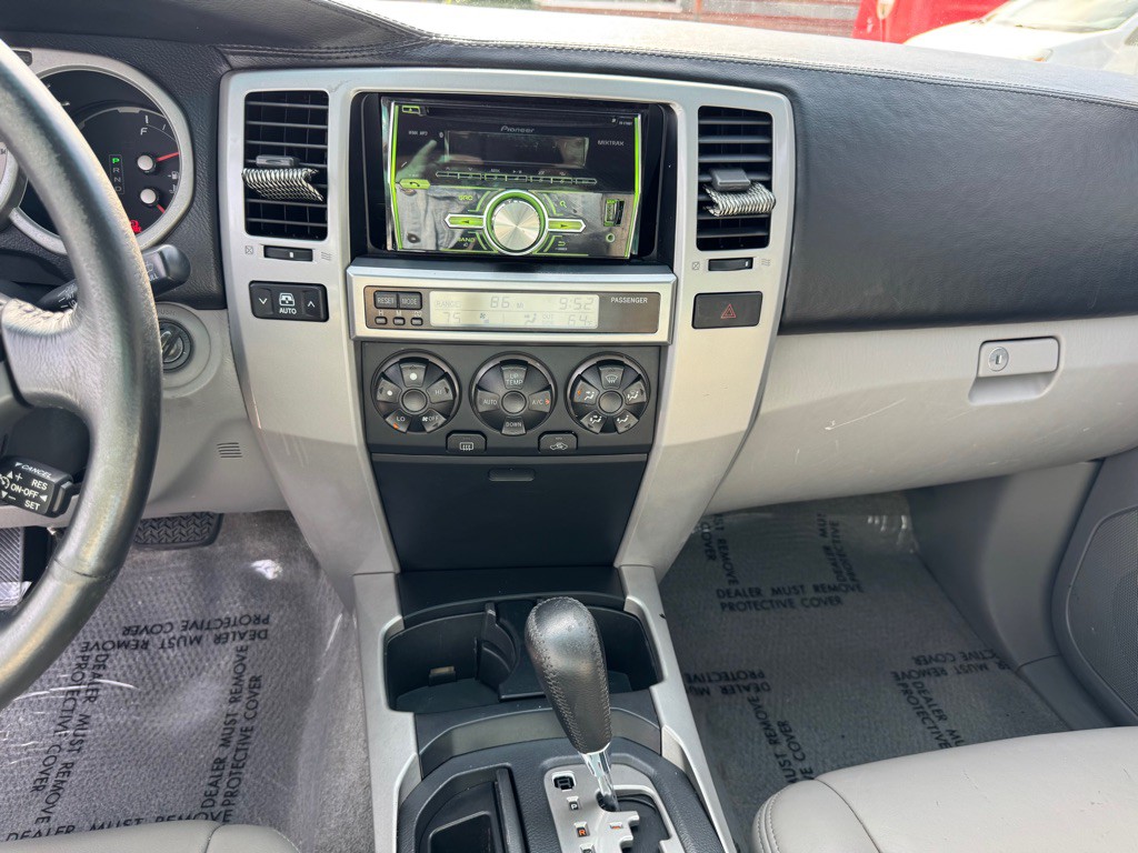 2004 Toyota 4Runner Image 26