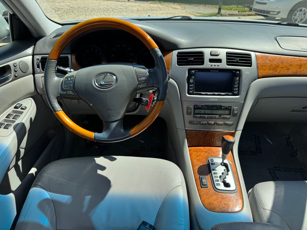 2005 Lexus ES Image 9