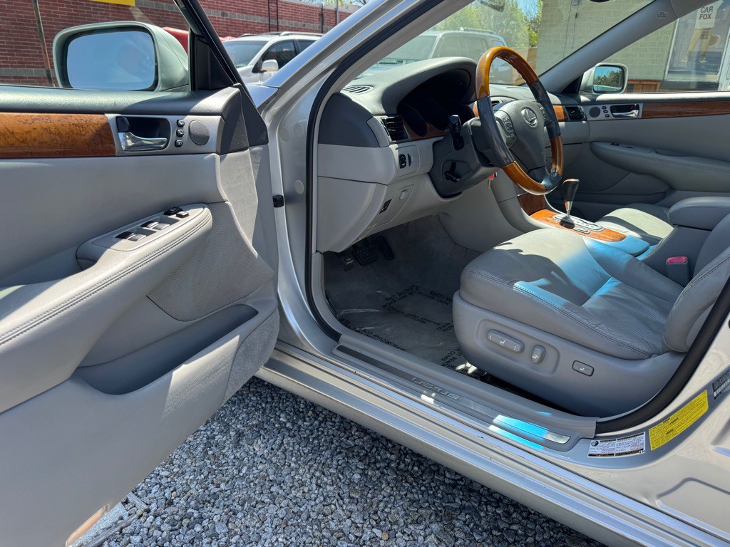 2005 Lexus ES Image 10