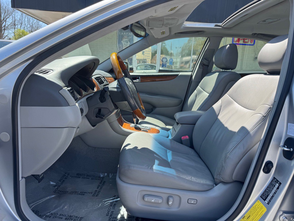 2005 Lexus ES Image 11