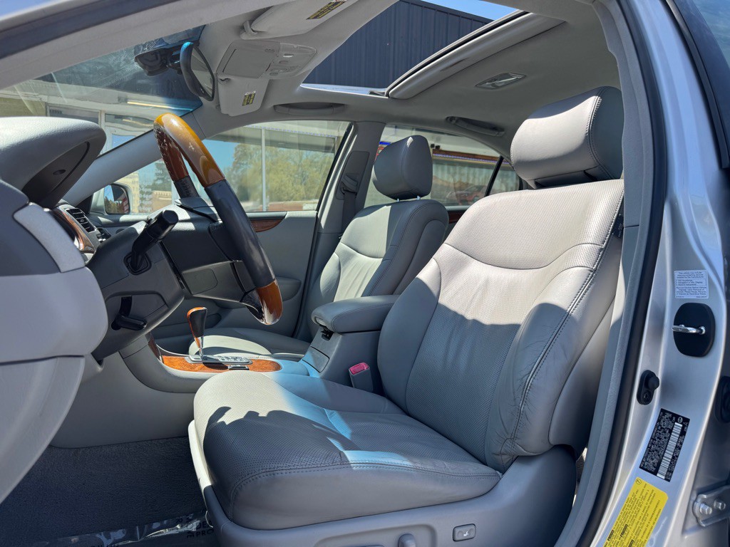 2005 Lexus ES Image 12
