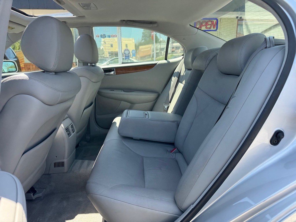 2005 Lexus ES Image 14