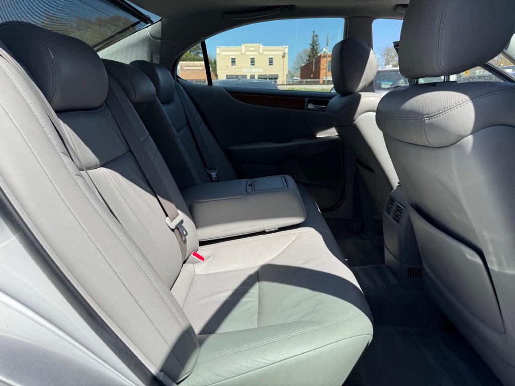2005 Lexus ES Image 17