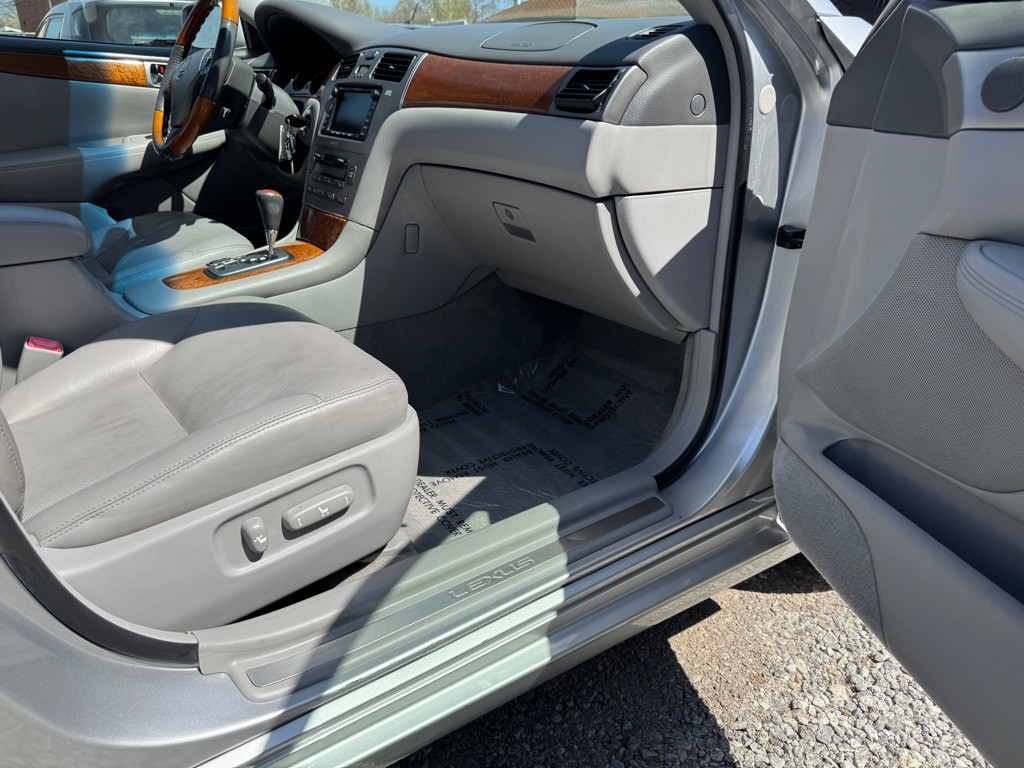 2005 Lexus ES Image 18
