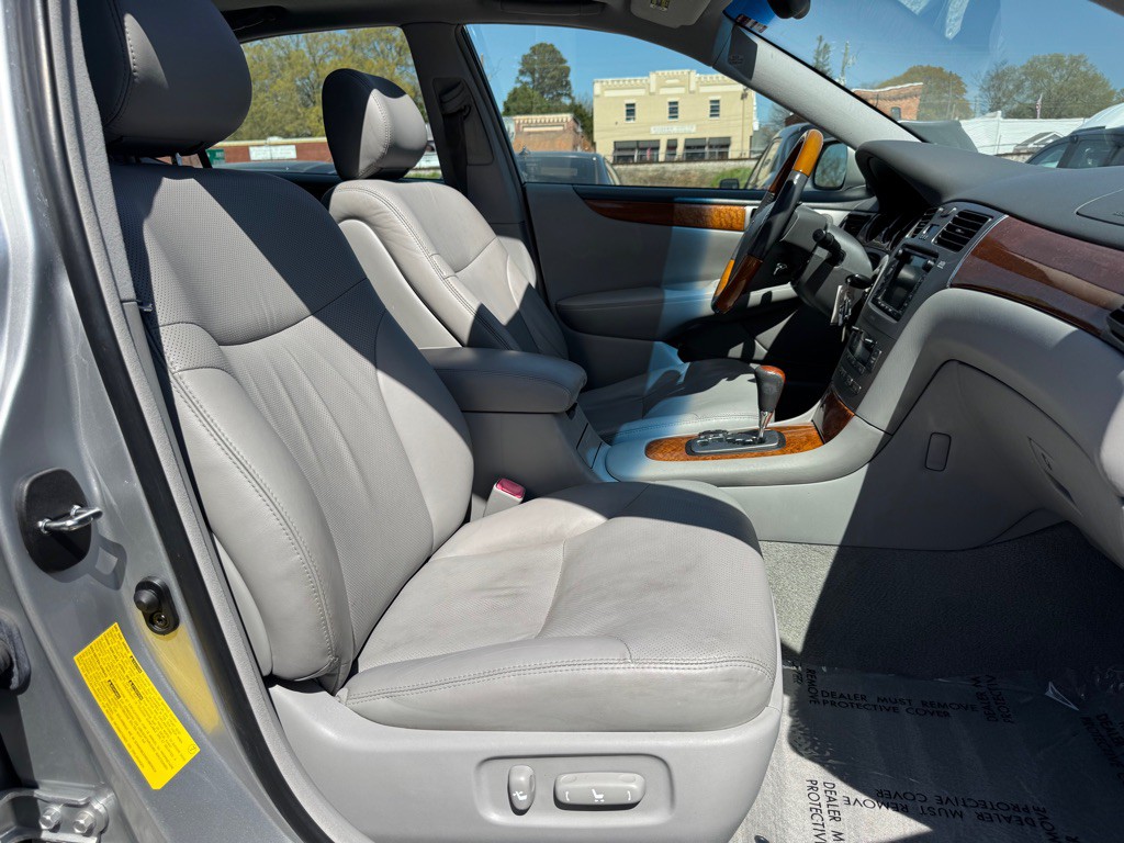 2005 Lexus ES Image 19