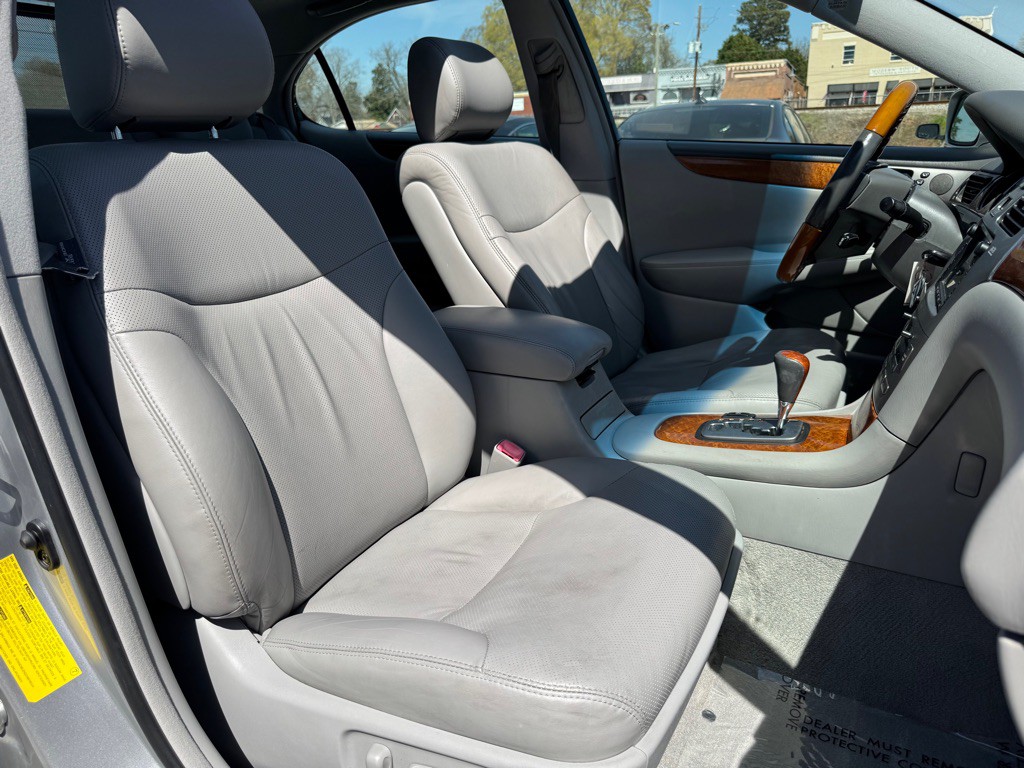 2005 Lexus ES Image 20