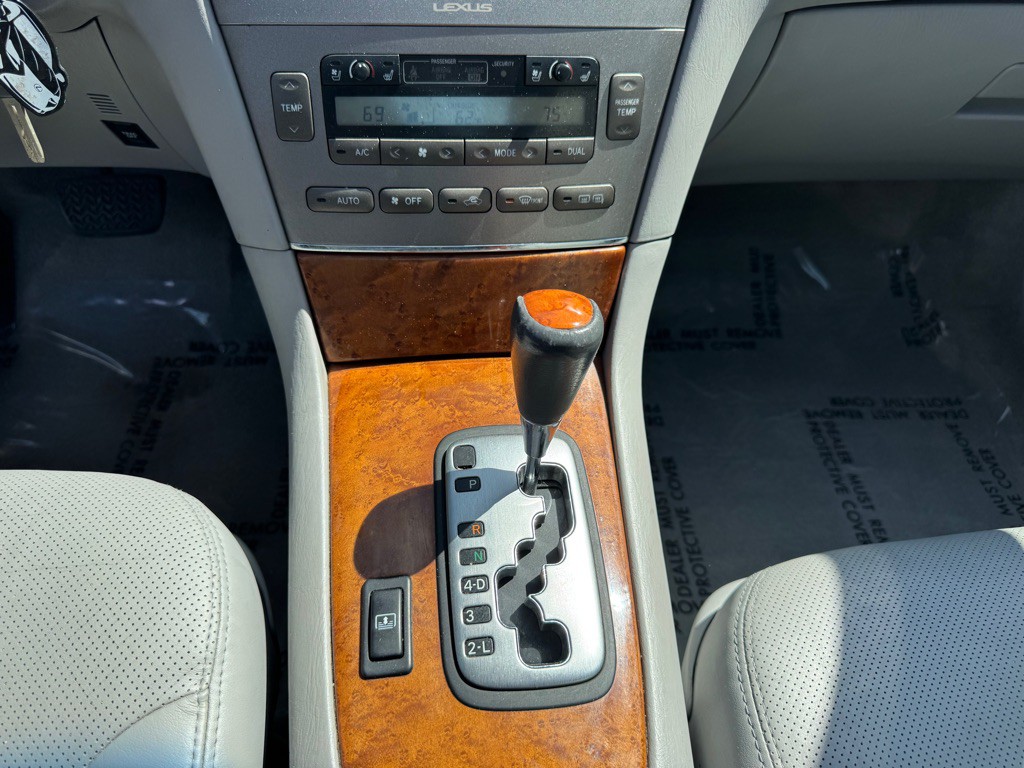 2005 Lexus ES Image 25