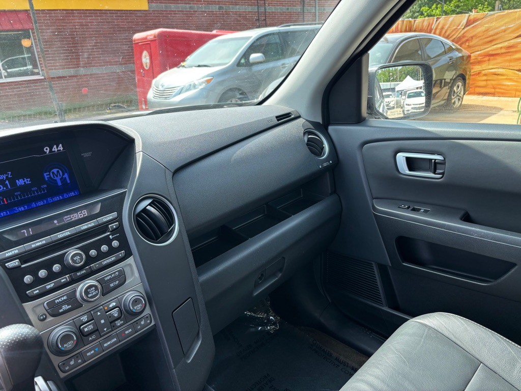 2015 Honda Pilot Image 17