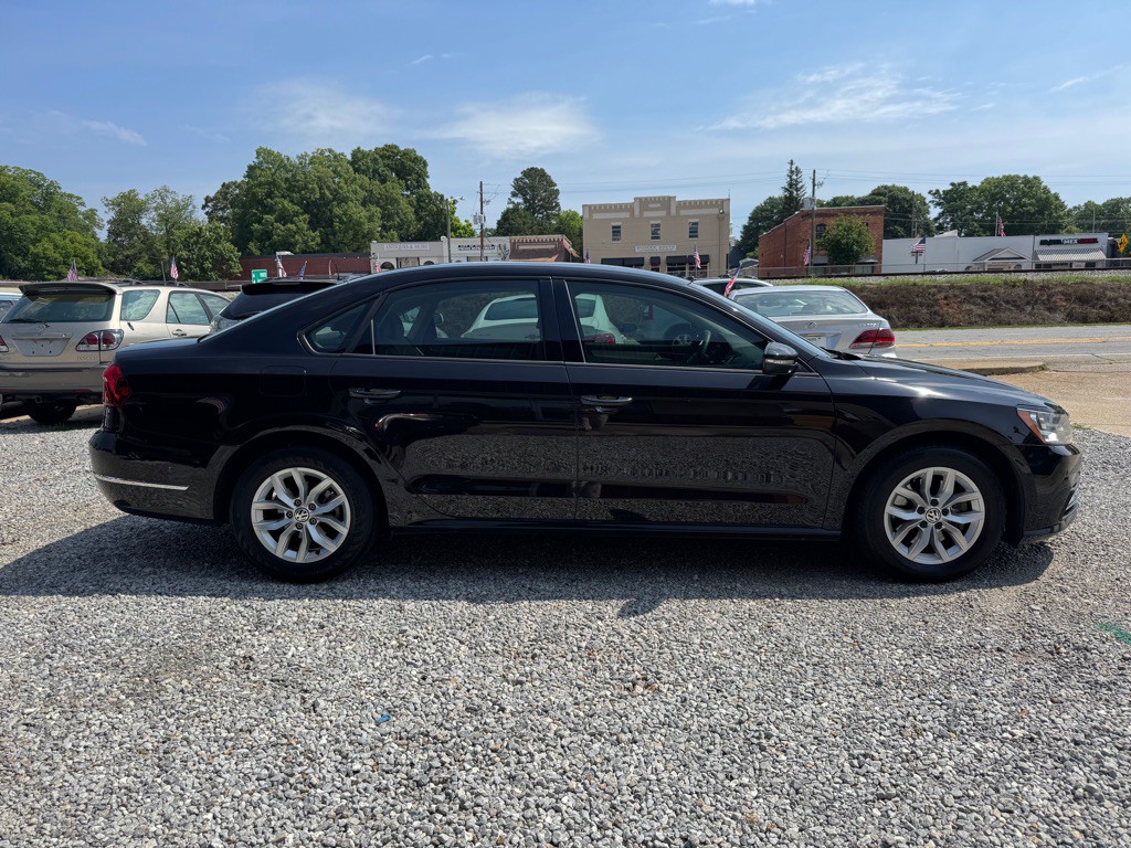 2018 Volkswagen Passat Image 4