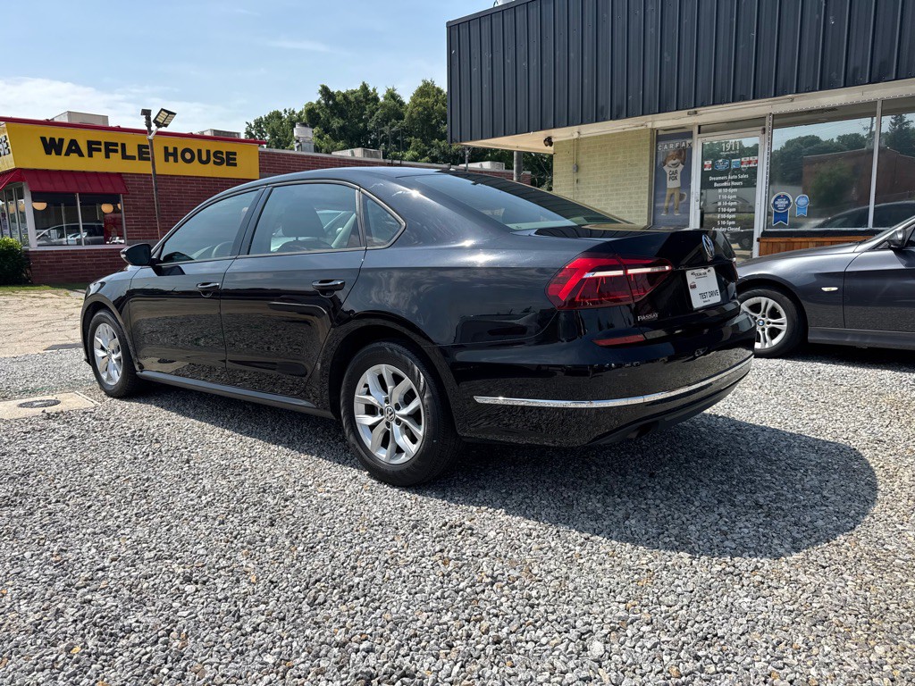 2018 Volkswagen Passat Image 7