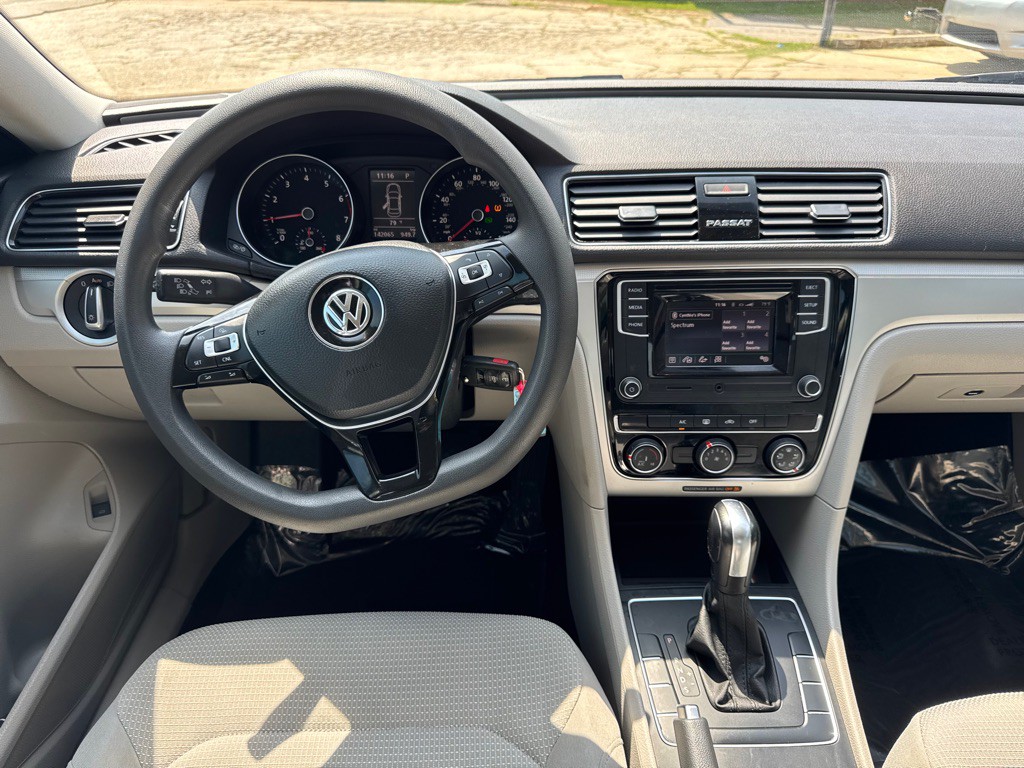 2018 Volkswagen Passat Image 9
