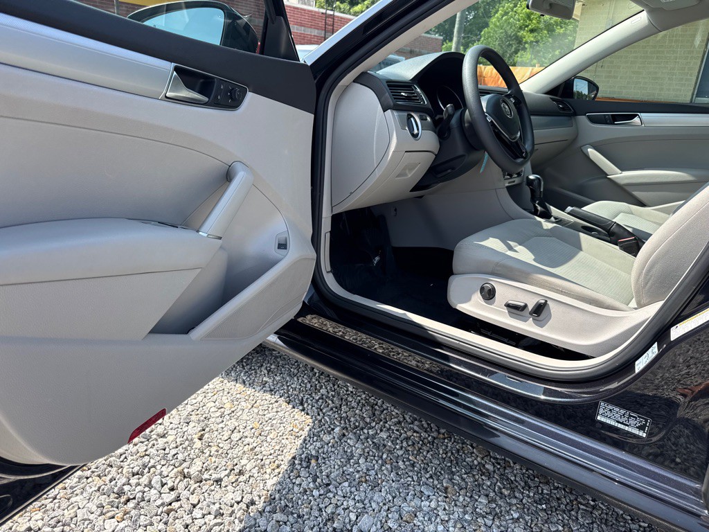 2018 Volkswagen Passat Image 10