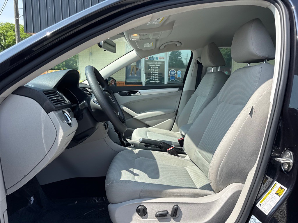 2018 Volkswagen Passat Image 11