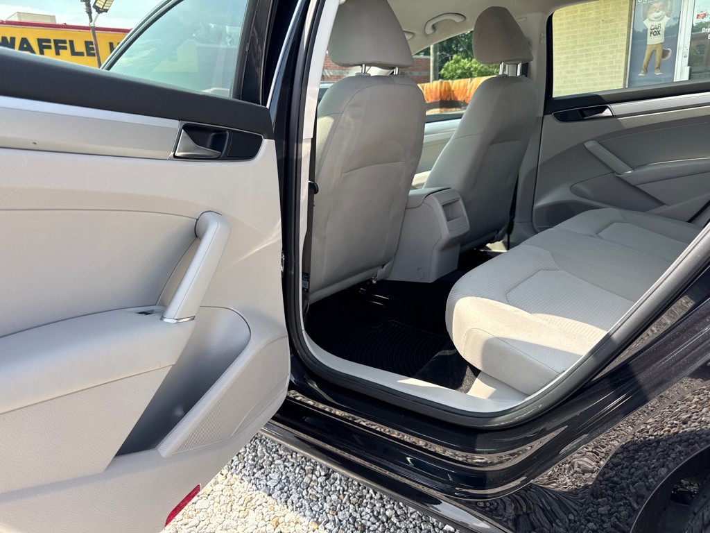 2018 Volkswagen Passat Image 13