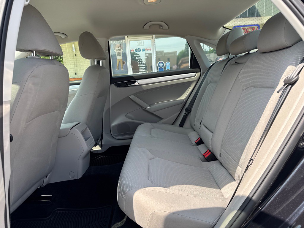 2018 Volkswagen Passat Image 14
