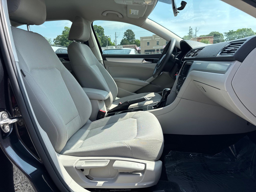 2018 Volkswagen Passat Image 19