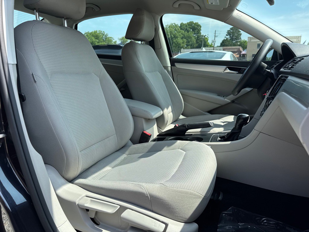 2018 Volkswagen Passat Image 20