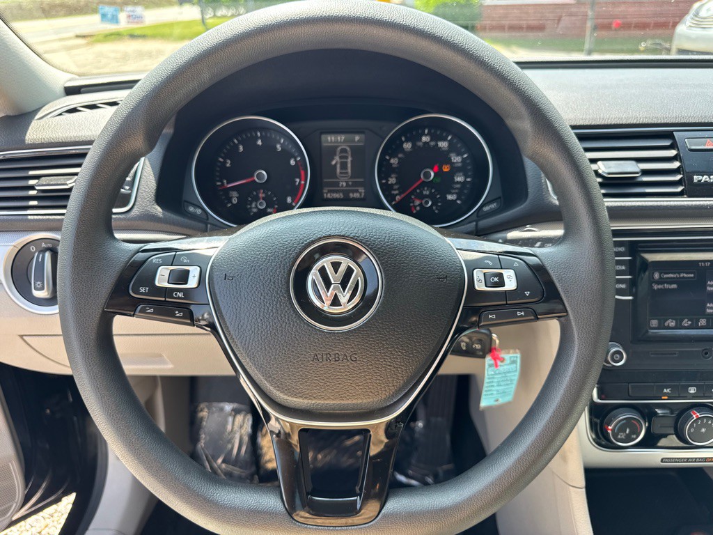 2018 Volkswagen Passat Image 21