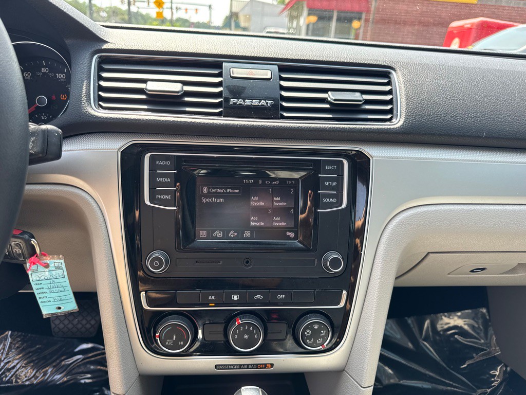 2018 Volkswagen Passat Image 23
