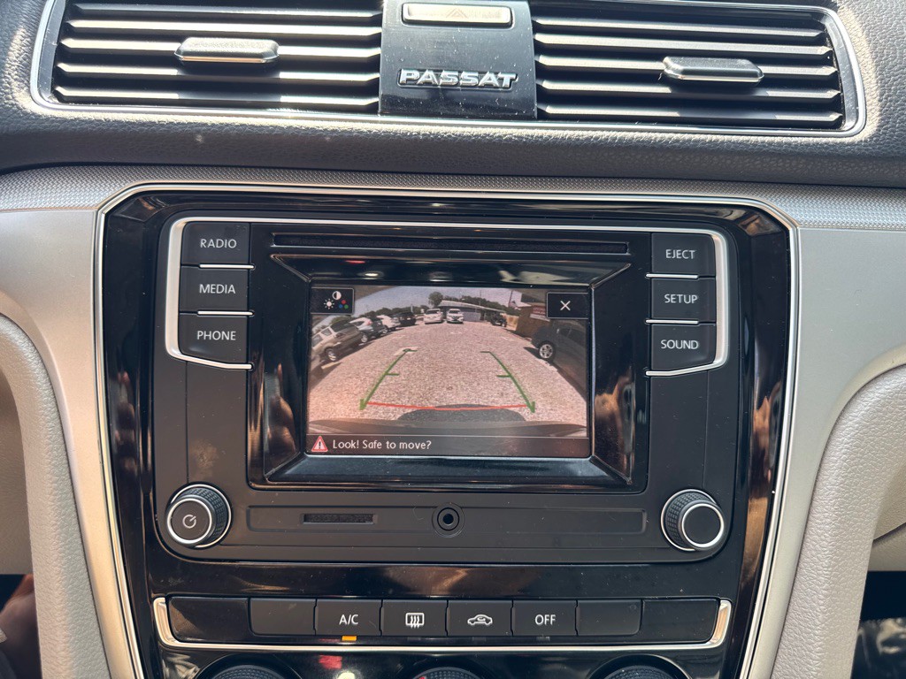 2018 Volkswagen Passat Image 25