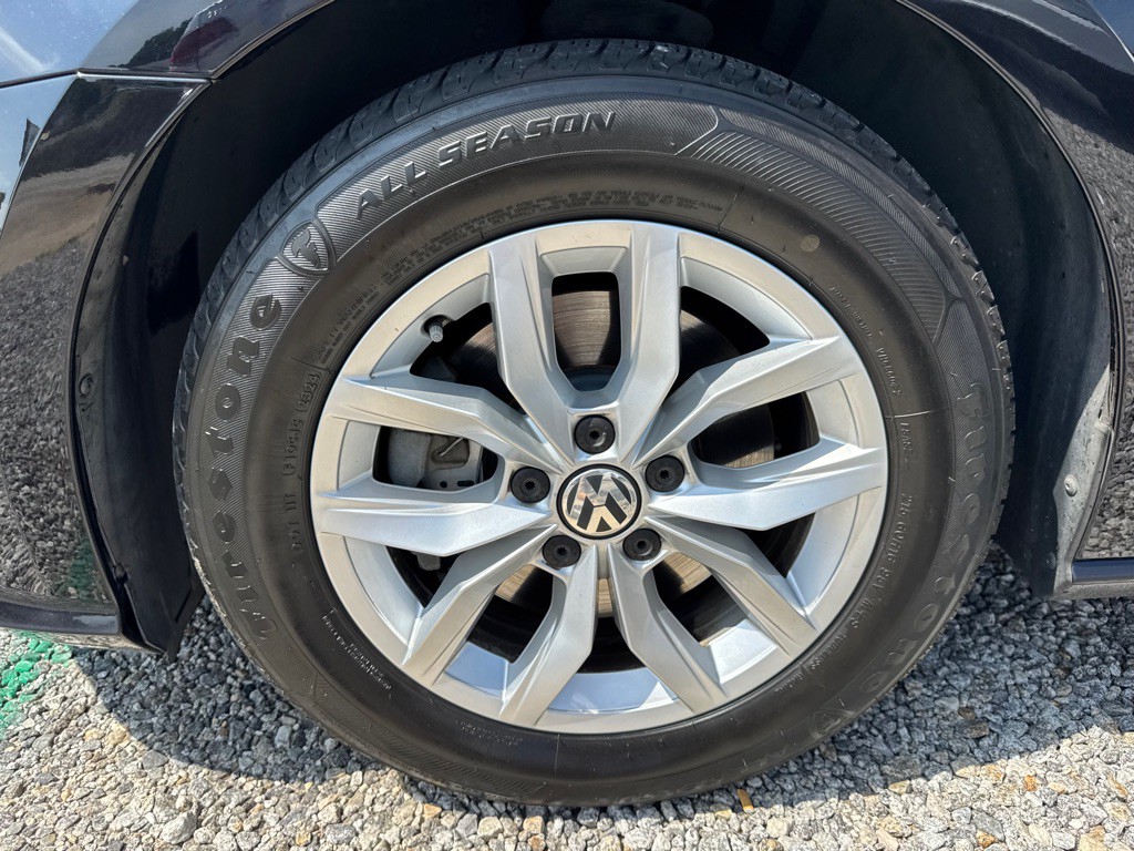 2018 Volkswagen Passat Image 27