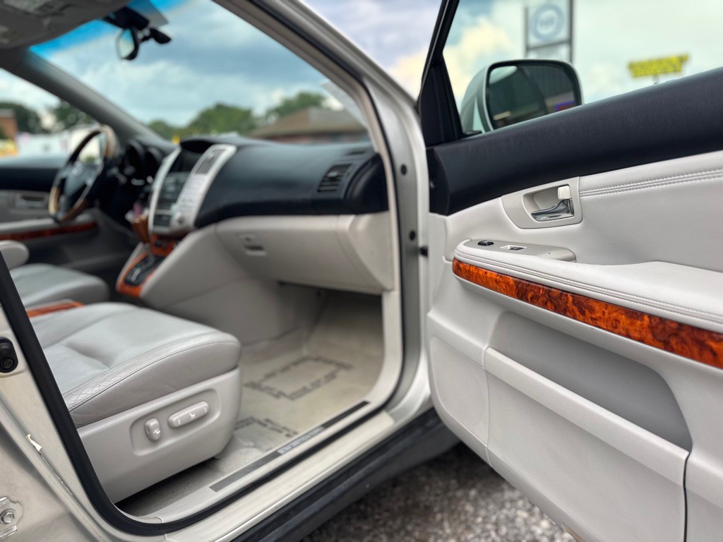 2005 Lexus RX Image 17