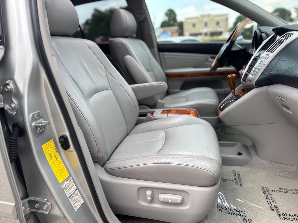2005 Lexus RX Image 18