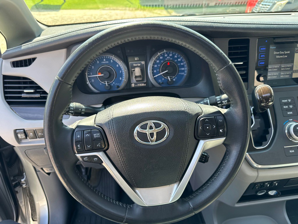 2017 Toyota Sienna Image 22