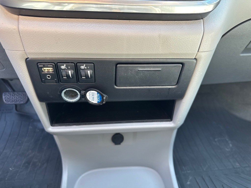 2017 Toyota Sienna Image 25