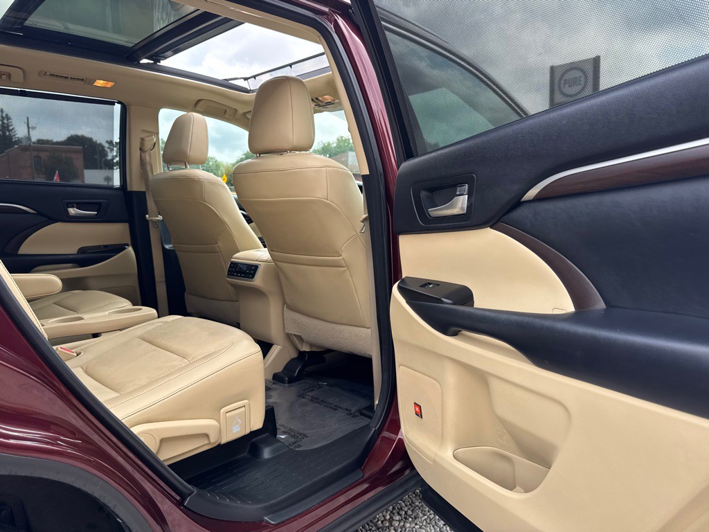 2014 Toyota Highlander Image 19