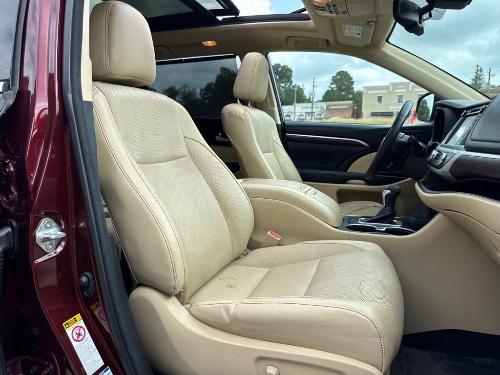 2014 Toyota Highlander Image 23